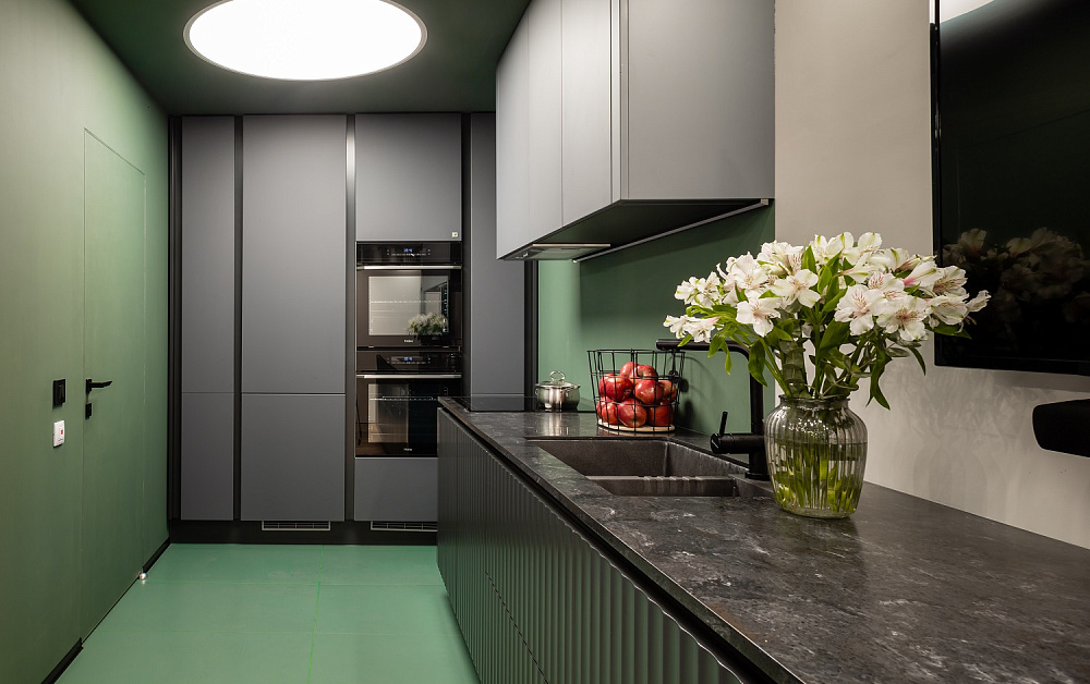 Графитовая кухня для ТВ-проекта «Дачный Ответ»