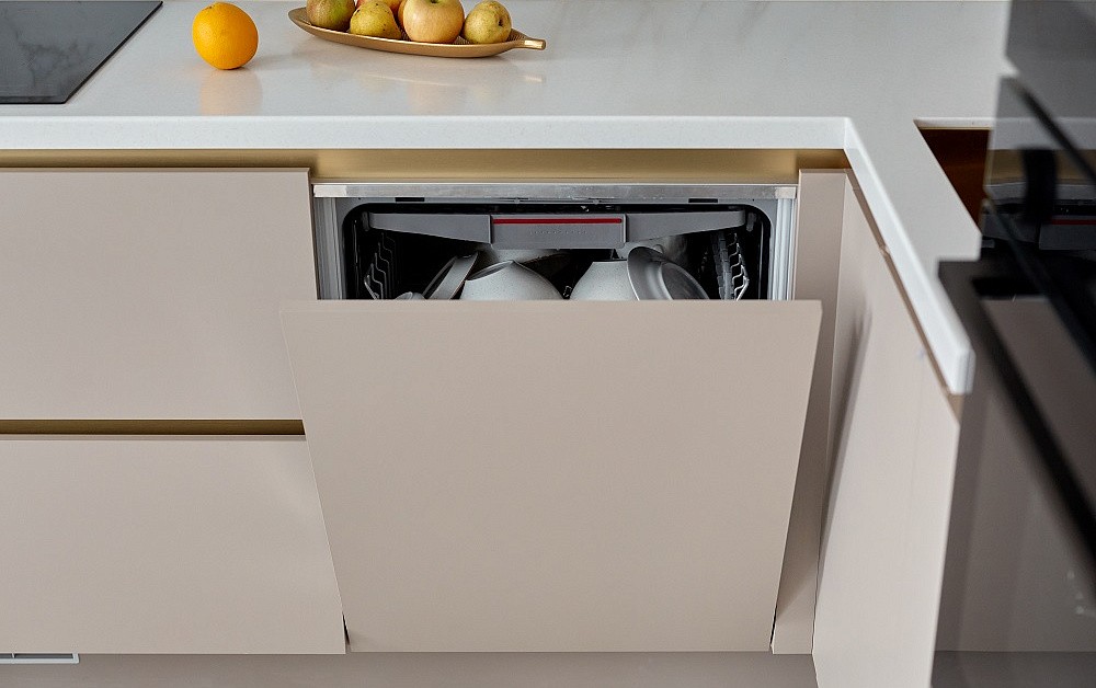 Роскошная песочная кухня с мраморно-золотыми акцентами