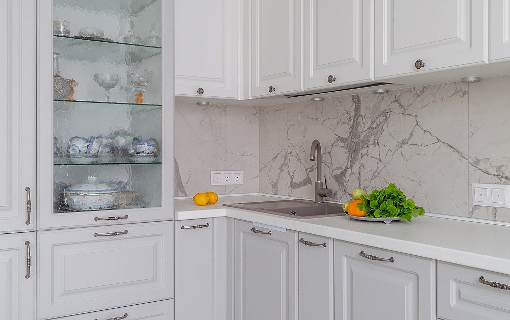 Кухня под потолок во французском стиле