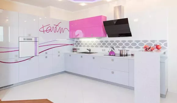 Белая кухня в Санкт-Петербурге