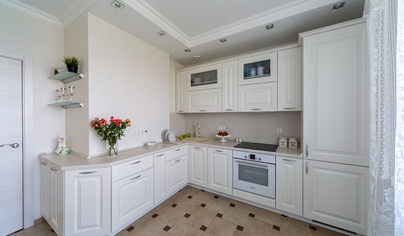 Белая кухня в Санкт-Петербурге