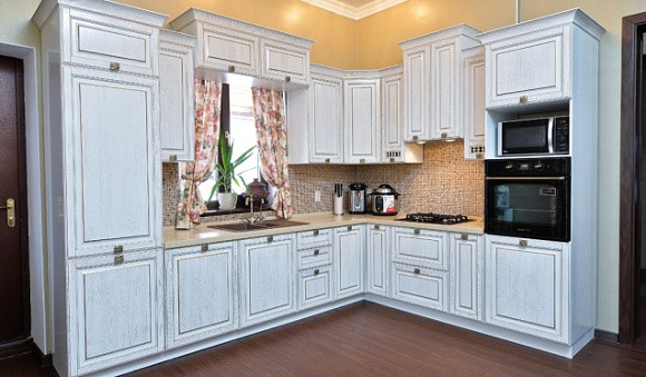 Кухни из массива дерева